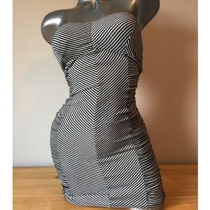 GUESS STRAPLESS BODYCON DRESS